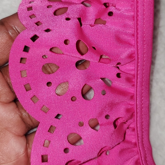 Bikini - Picture 3 of 4